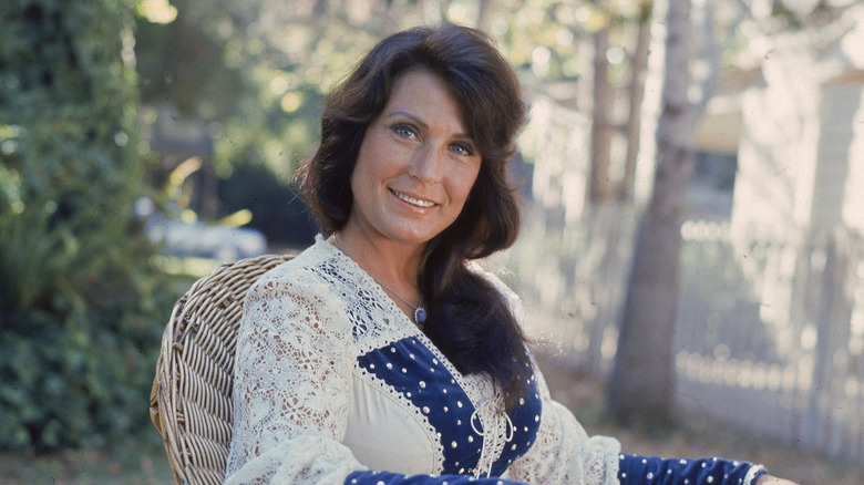 Loretta Lynn smiling sat outdoors